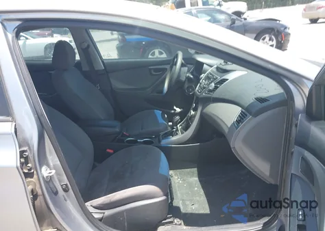 2015 Hyundai Elantra Se z USA, uszkodzony, nr VIN 5NPDH4AE3FH647113